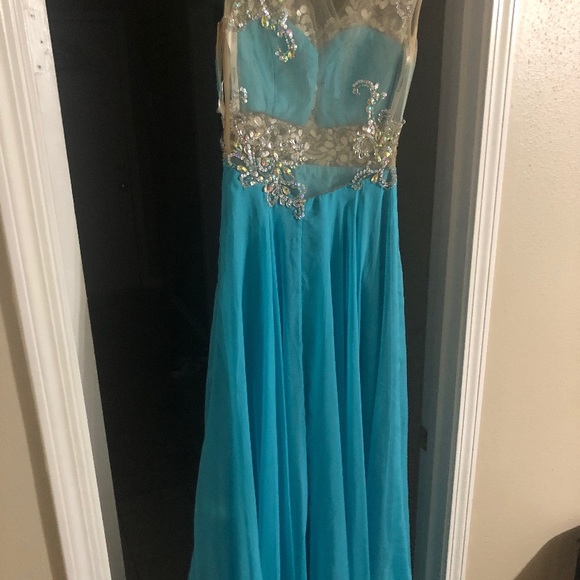 Dress - Picture 2 of 4